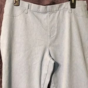 Barely worn summer below the knee capris